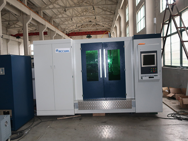 Máquina de corte láser de fibra Accurl con placas con mesas de traballo intercambiables de 4000 x 1500 mm 